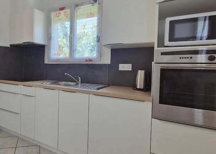 Maison De Au Centre De *